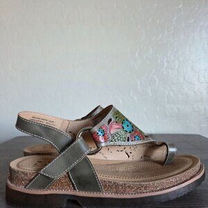 L'Artiste by Spring Step Samya Hand Painted Leather Toe Loop Sandal Grey 9.5-10